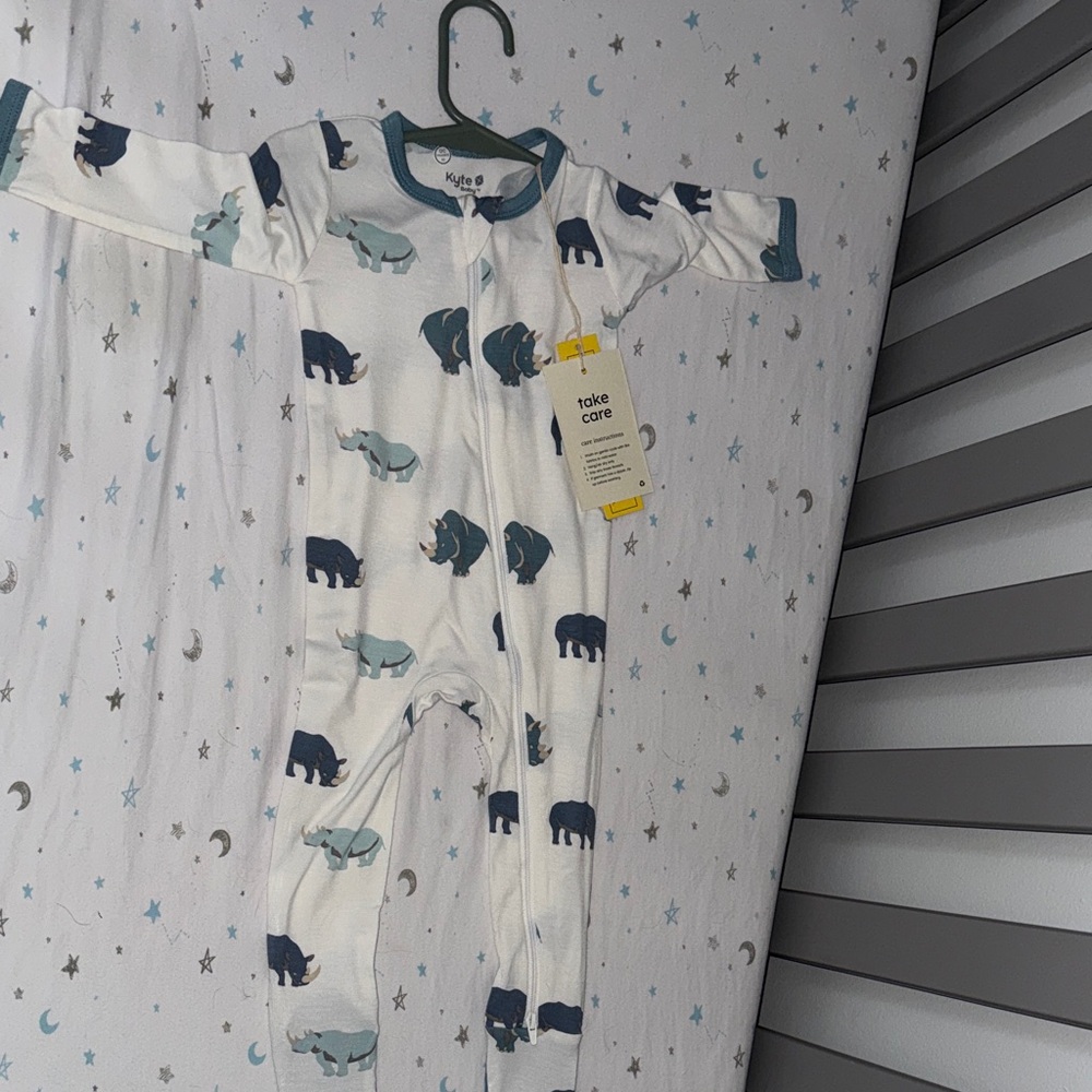 Kyte BABY White and Blue Animal Print Pajamas